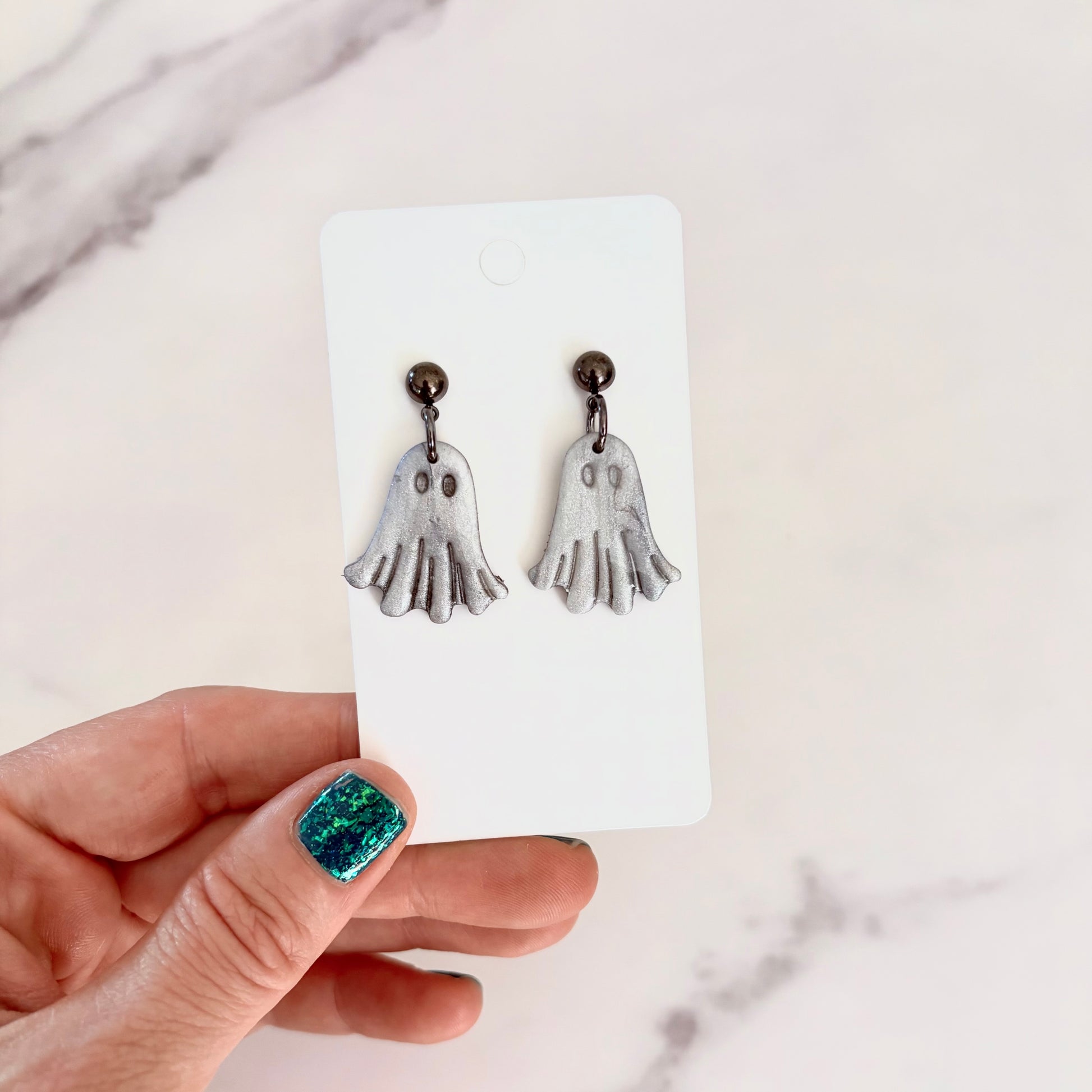 Glossy dangling ghost earrings with marble vein effect