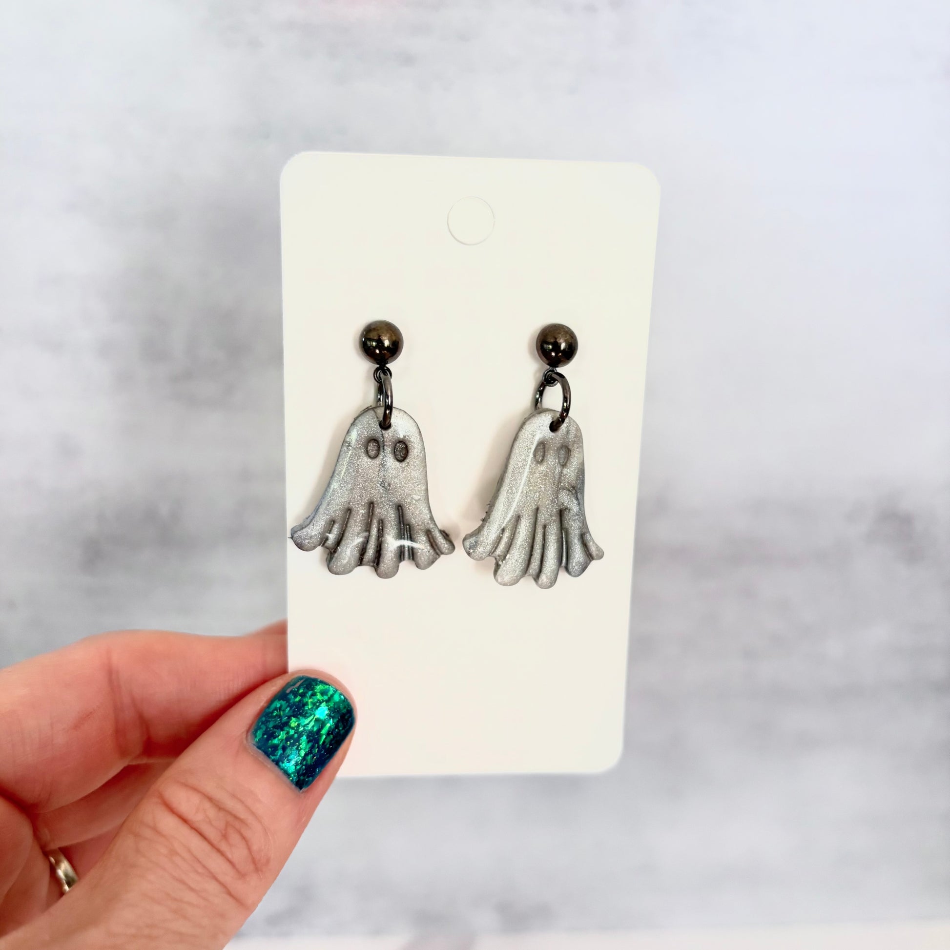 Glossy dangling ghost earrings with marble vein effect